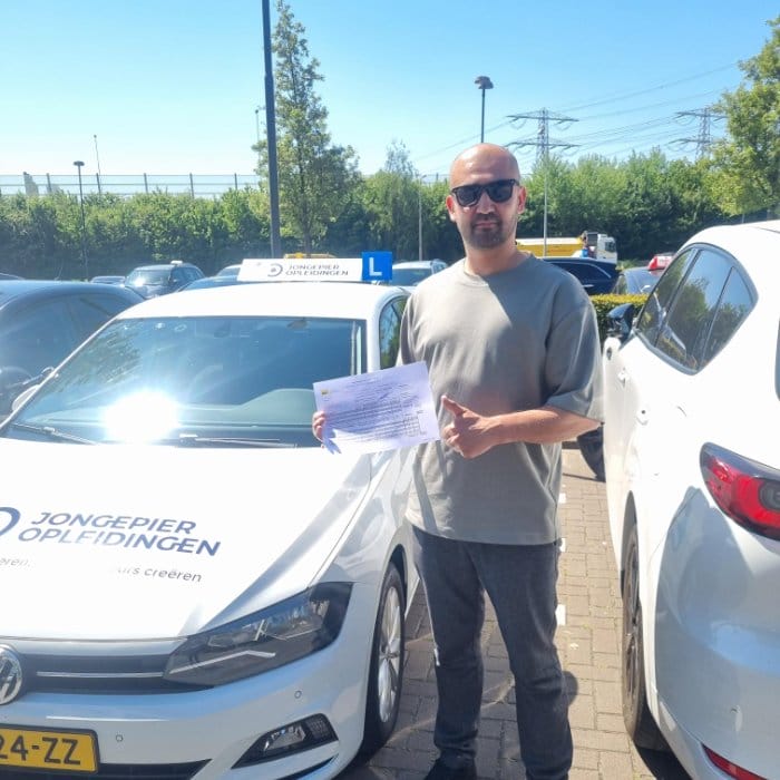 Geslaagde rijinstructeur bij Jongepier Opleidingen