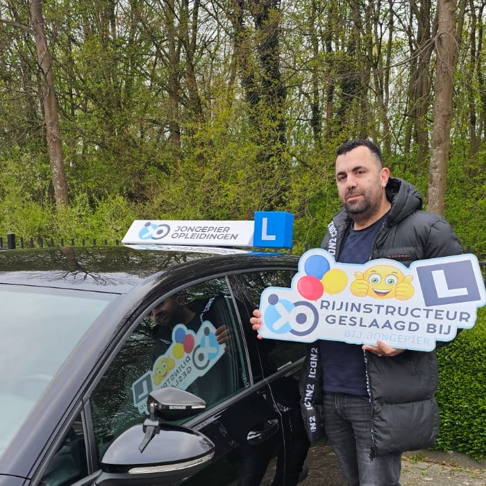 Geslaagde rijinstructeur bij Jongepier Opleidingen