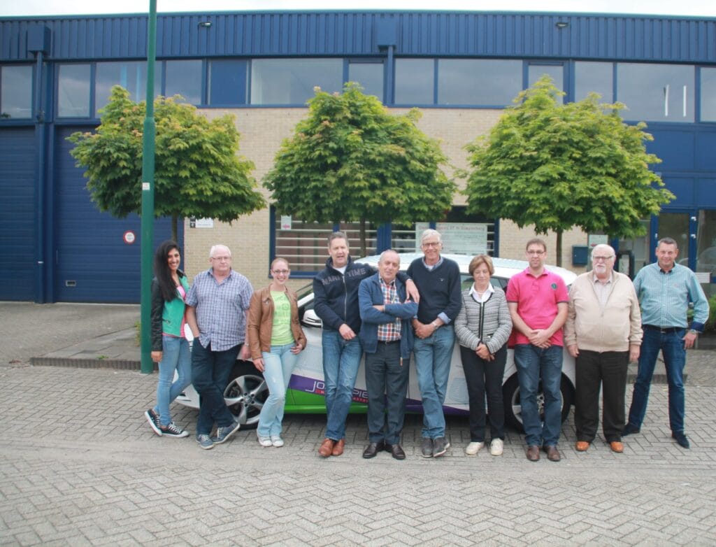 Het team van Jongepier Opleidingen voor het pand aan de Stemerdingweg 27 in Soesterberg
